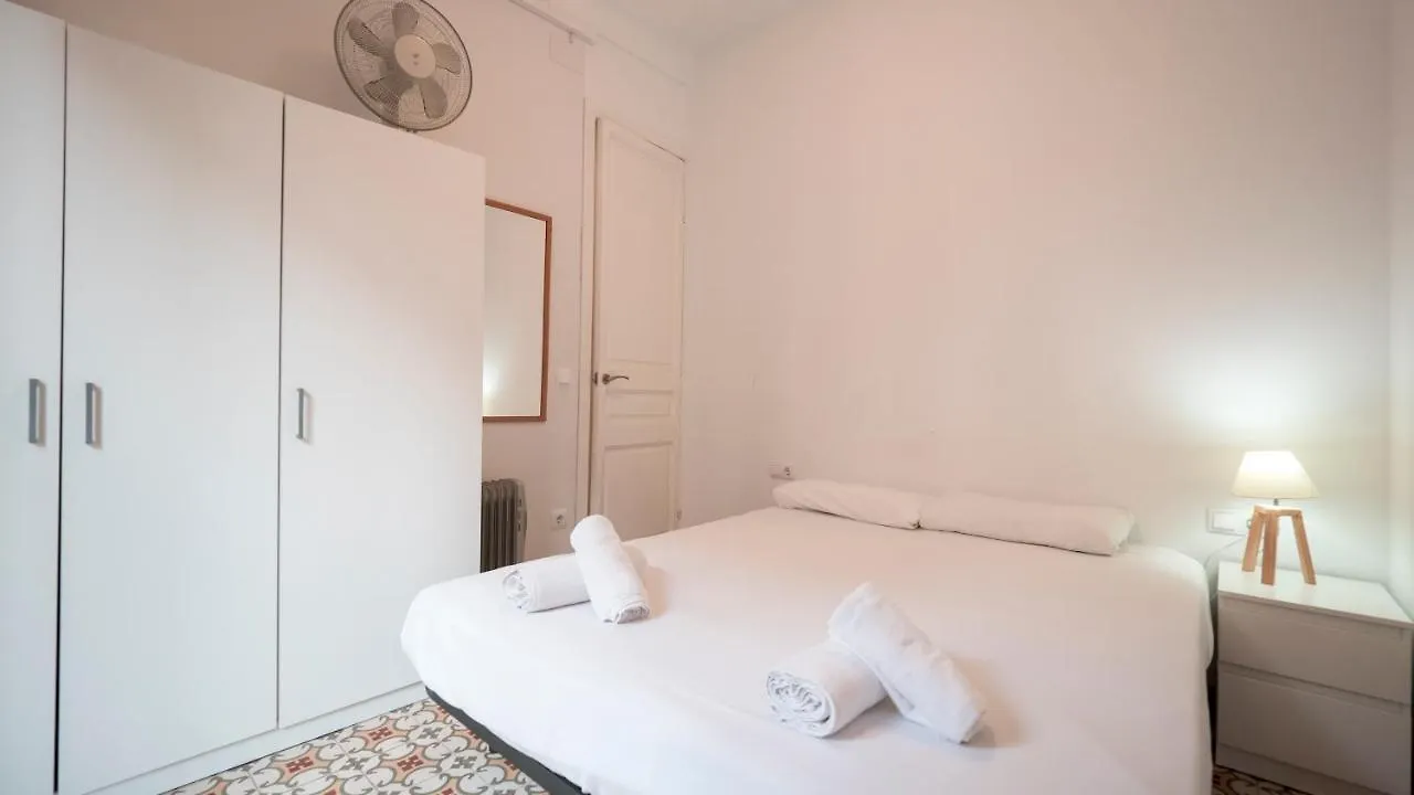 Apartamento De 3 Dormitorios Barcelona Spain